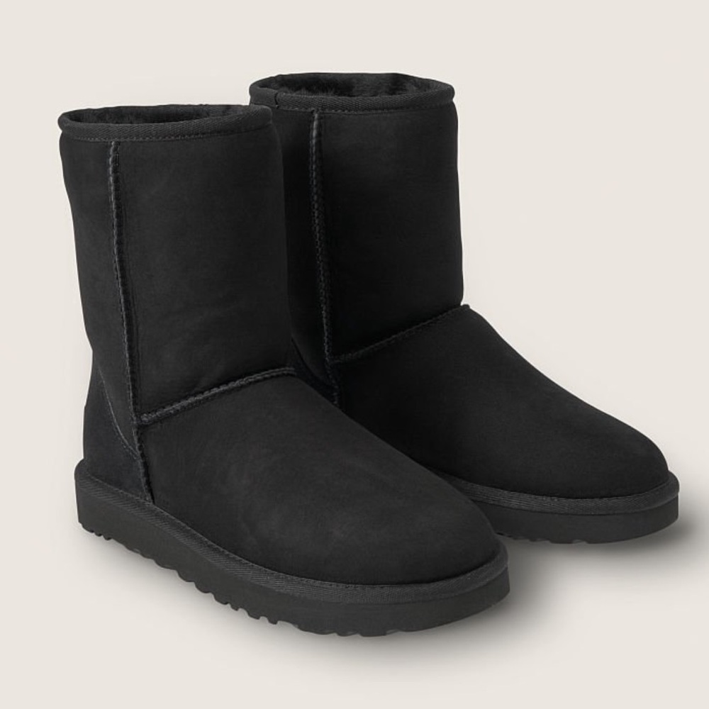 Classic short UGG boot